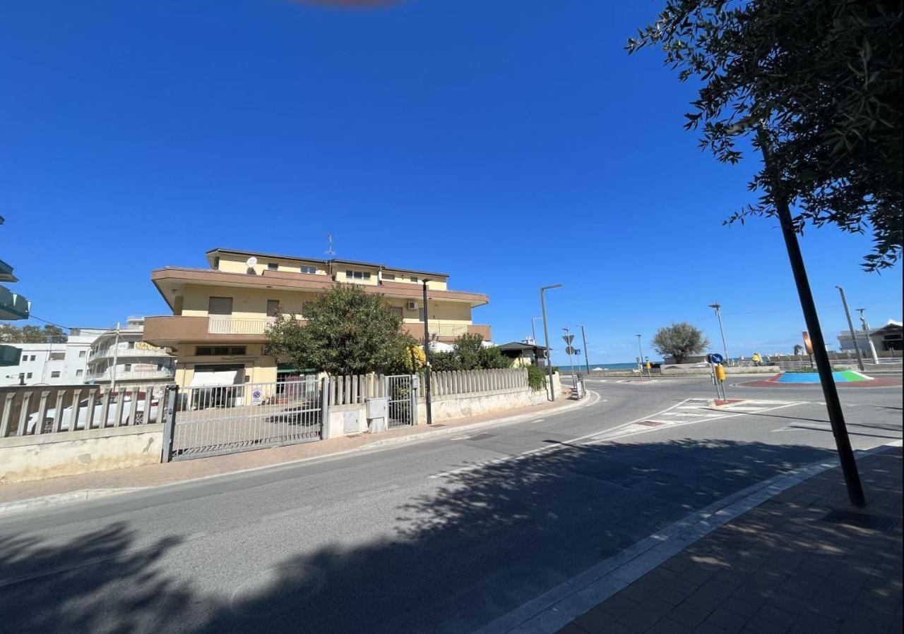 Sunrise Beach House - Sea View Apartment Montesilvano Exterior photo